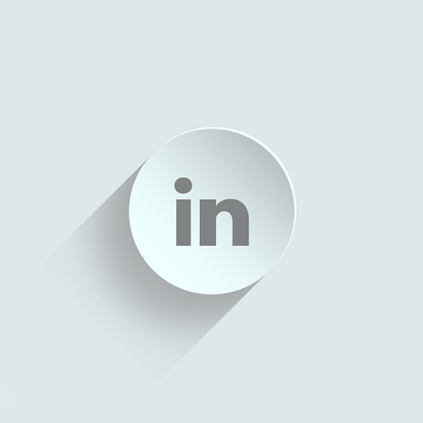 Pages et profils LinkedIn : quelle complémentarité pour la stratégie social media de votre enseigne ?