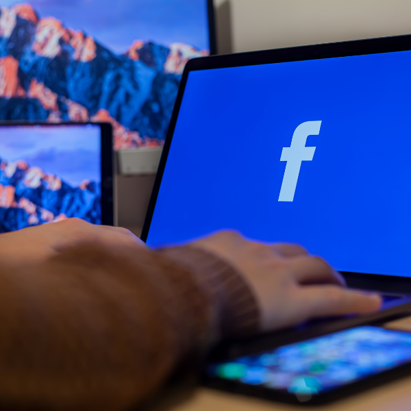 Réseaux d'enseigne : 4 raisons de créer des pages Lieux Facebook
